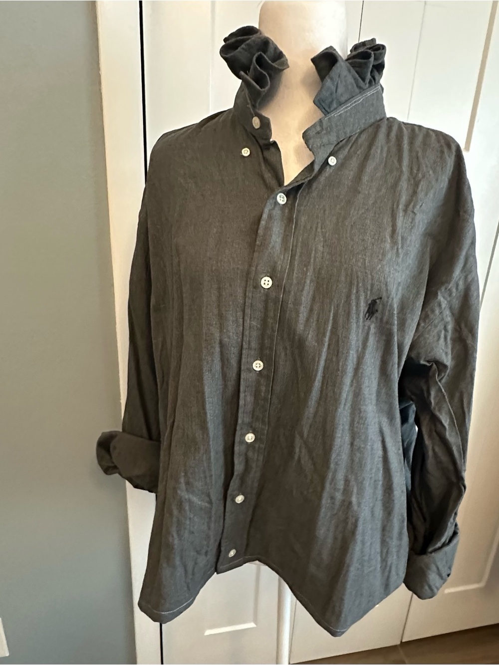Women - Upcycled (reworked) men’s shirt with ruffled collar Ralph lauren